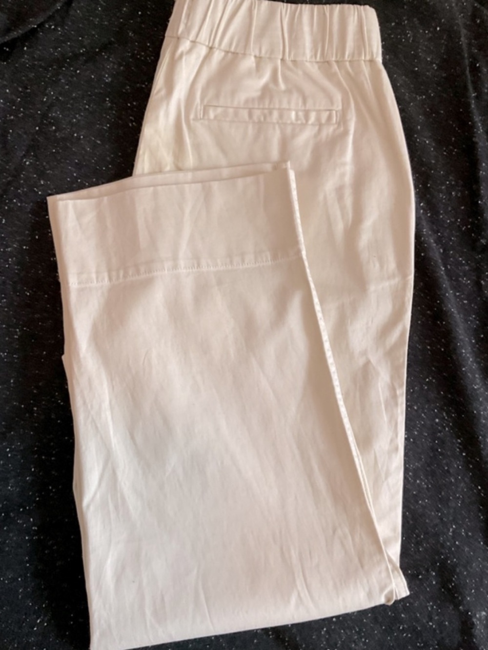 NWOT  FAHERTY BRAND Women’s Organic Cotton White Straight Leg Pants. Medium